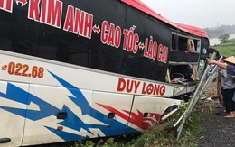 Xe khách lao khỏi đường cao tốc Hà Nội - Lào Cai, 13 người bị thương