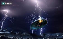 Quay được video UFO bị tia sét mạnh 12.000 ampe đánh trúng