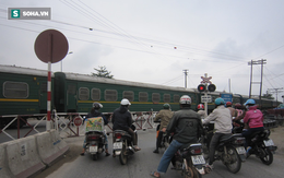 Nghệ An: Tàu hỏa đâm công nhân đường sắt gãy tay chân