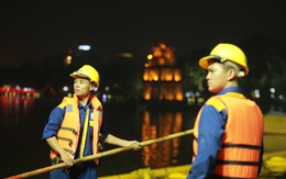 200 công nhân nạo vét, làm sạch Hồ Gươm xuyên đêm