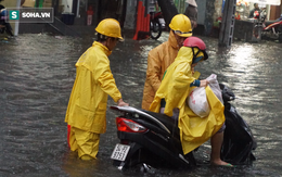 Cơn mưa lớn lại khiến đường phố Sài Gòn biến thành sông