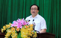 Bí thư Thành ủy Hà Nội: Giành lại vỉa hè, "có quận, huyện làm hơi quá"