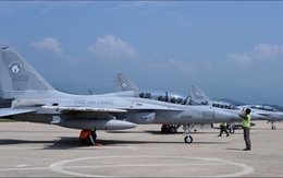 Tiêm kích FA-50 của Philippines phải nằm đất sau khi ném bom nhầm đồng đội