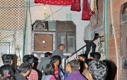 Mẹ đi mua bột giặt về phát hiện hai con sinh đôi 3 tuổi tử vong trong máy giặt