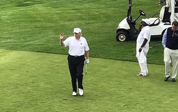 Ông Trump đi đánh golf sau tuyên bố "tiết kiệm tiền"