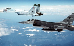 RT: Su-27 Nga "đuổi" F-16 NATO cố gắng áp sát máy bay chở Bộ trưởng quốc phòng Nga