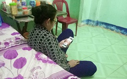 Nhìn hình ảnh mẹ lọ mọ tập dùng smartphone, bạn sẽ thấy thời công nghệ cũng không tệ lắm