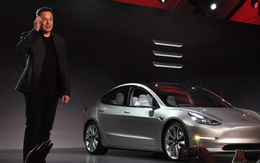 Elon Musk chứng minh khả năng chịu va đập phi thường của Tesla Model 3, vượt trội so với các dòng xe truyền thống nhờ vào việc nó là...xe điện