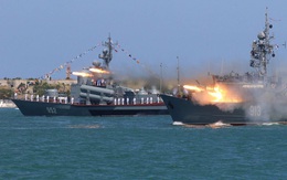 Bất ổn tàu chiến Mỹ: Dè chừng Hải quân Nga