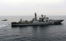 Tàu khu trục Nga tức tốc "chi viện" tàu dầu Trung Quốc do lo ngại cướp biển tấn công