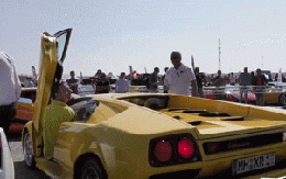 Hóa ra đây là cách người ta lùi siêu xe Lamborghini Diablo