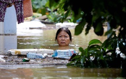 Hình ảnh lũ lụt miền Trung ngập tràn báo chí nước ngoài