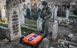 Công binh Nga cày xới từng mét đất Aleppo