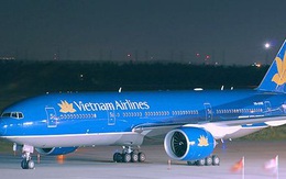 Máy bay Vietnam Airlines hạ cánh khẩn cấp cứu hành khách