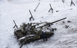 Ukraina tập hợp vũ khí đến Donbass chuẩn bị tấn công