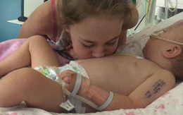Vì một nụ hôn của chị gái, bé gái 2 tuổi bất ngờ được hồi sinh kỳ diệu