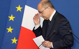 Bộ trưởng Nội vụ Pháp từ chức vì bê bối tuyển dụng con gái