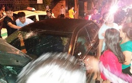 Cảnh sát gây tai nạn liên hoàn, cố thủ trong xe "điên"