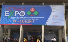 Nghịch lý sự kiện xúc tiến xuất khẩu EXPO: Toàn các cụ già, trẻ em, mặc quần áo ngủ vào hội chợ