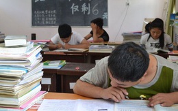 Trung Quốc: 16 học sinh nhiễm HIV phải ngồi làm bài thi đại học trong phòng cách ly