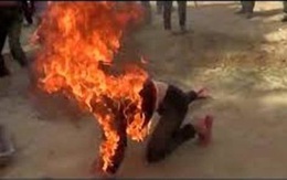 Nghi án con nghiện lên cơn "ngáo đá" tạt xăng đốt người đàn ông