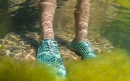 Đôi giày này sẽ là "cứu cánh" cho vấn nạn ô nhiễm môi trường nước trong tương lai