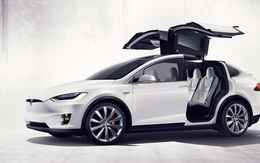 Cùng xem Tesla Model X bảo đảm an toàn tuyệt đối cho người lái ngay cả khi không ở chế độ Autopilot