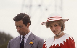 Công nương Diana từng ghen tị với Nữ hoàng, đập phá đồ đạc, chửi rủa 6 giờ liên tục vì bị chồng ngó lơ
