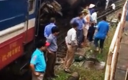 Tàu hỏa chở hơn 100 người trật bánh tại Hà Nội