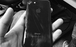 Ế ẩm, các đại lý đồng loạt giảm giá mạnh iPhone 7 đen bóng trước thềm iPhone 8 ra mắt