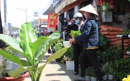 Chưa bán hết hàng, chủ 50 ki-ốt giáp Tân Sơn Nhất xin qua Tết di dời