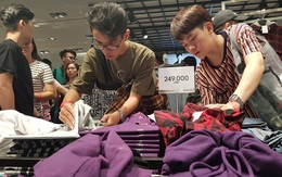 Vì sao người Việt mua áo ‘made in Vietnam’ 300.000 đồng chê đắt nhưng đội nắng 15 tiếng mua áo H&M 700.000 đồng vẫn khen rẻ?