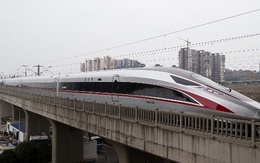 Trung Quốc: Tàu cao tốc nhanh nhất thế giới đi vào hoạt động, vận tốc 350 km/h, chạy êm đến mức đồng xu không đổ
