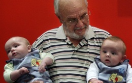 Sở hữu "sức mạnh" đặc biệt, ông lão 79 tuổi đã cứu sống 2 triệu sinh mạng trẻ sơ sinh trong suốt 60 năm