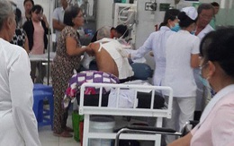 Nhiều người bật khóc, hoảng hốt chạy đi tìm con em trong bệnh viện sau vụ tai nạn thảm khốc ở Tây Ninh