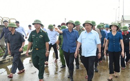 Hủy mọi cuộc họp, Thủ tướng đi thị sát, chỉ đạo hộ đê tại Ninh Bình