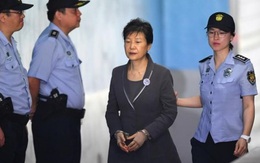 Luật sư bà Park nghỉ đồng loạt, Hàn Quốc hoãn xét xử