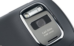 Tại sao camera smartphone tốt nhất vẫn chưa thể sánh vai với DSLR