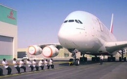 Cảnh sát UAE lập kỷ lục thế giới về kéo máy bay