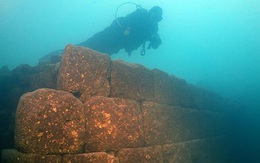 Pháo đài 3.000 tuổi dưới đáy hồ Thổ Nhĩ Kỳ