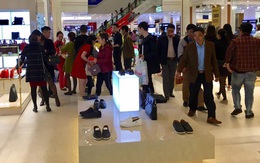 Black Friday: Chị em văn phòng đổ xô săn hàng hiệu sale ‘sốc’