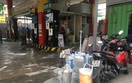 Cửa hàng xăng dầu bốc cháy, dân hốt hoảng tháo chạy