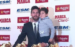 Con trai Messi phùng má siêu dễ thương, cùng cha nhận giải Chiếc giày vàng
