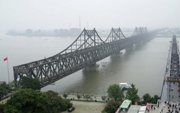 Vì sao cây cầu huyết mạch Trung-Triều đột nhiên đóng cửa?
