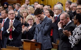 Thủ tướng Canada Justin Trudeau bật khóc xin lỗi người đồng tính