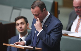 Nghị sĩ Australia cầu hôn bạn trai đồng tính trước Quốc hội