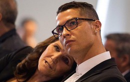 Chỉ Ronaldo mới mang mẹ đi nhận Quả bóng Vàng