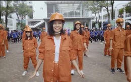Nhảy flashmob là phải ‘chất’ như sinh viên Đại học Xây dựng trong clip này