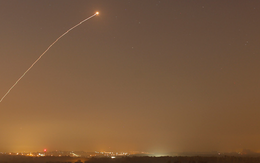 “Vòm Sắt” chặn đứng tên lửa của Hamas, Israel thẳng tay nã pháo phản đòn