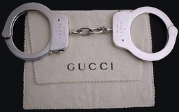 Gần 1,5 tỷ đồng là cái giá phải trả để sở hữu chiếc còng tay bằng bạc của Gucci